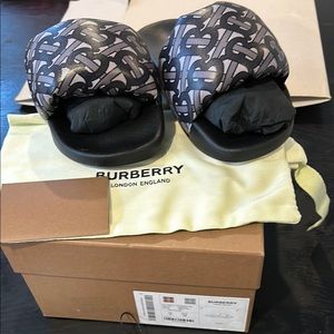 New authentic Burberry logo slides